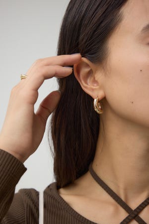 ニュアンスカーブメタルフープピアス