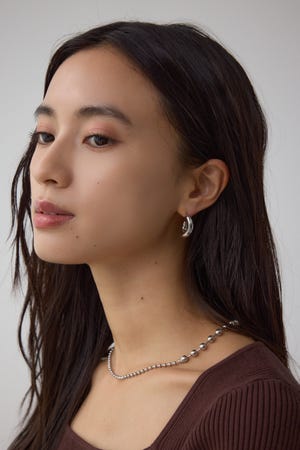 ニュアンスカーブメタルフープピアス