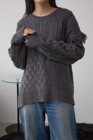 スイッチングフリンジニット