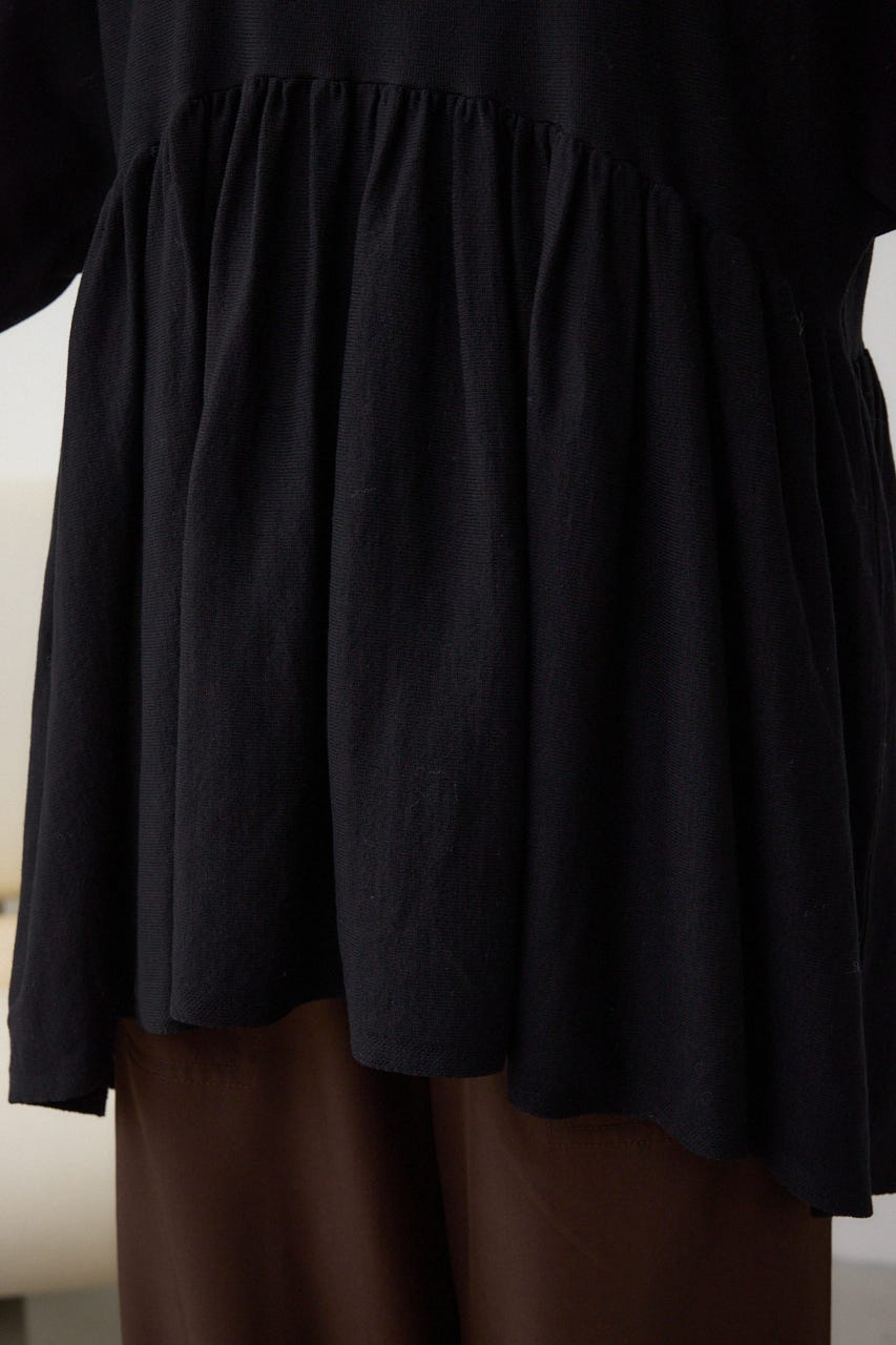 ペプラムデザインニットトップス BLK FREE