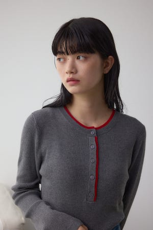 格上げ ヘンリーネックデザインニットトップス