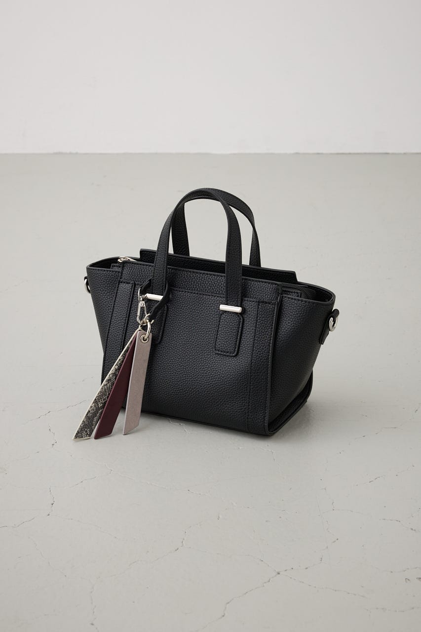 チャームセットトラペイズドバッグ BLK FREE