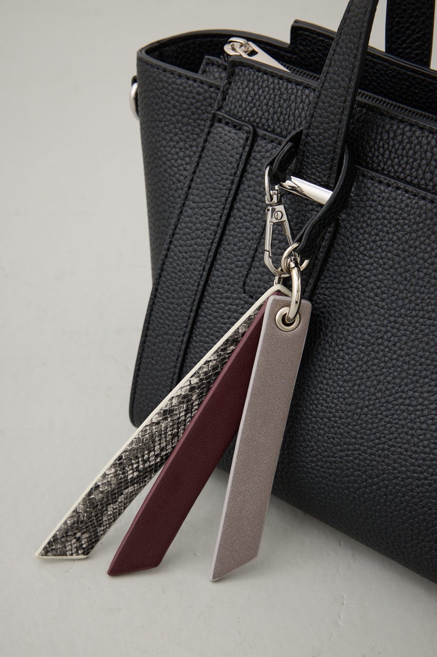 チャームセットトラペイズドバッグ BLK FREE