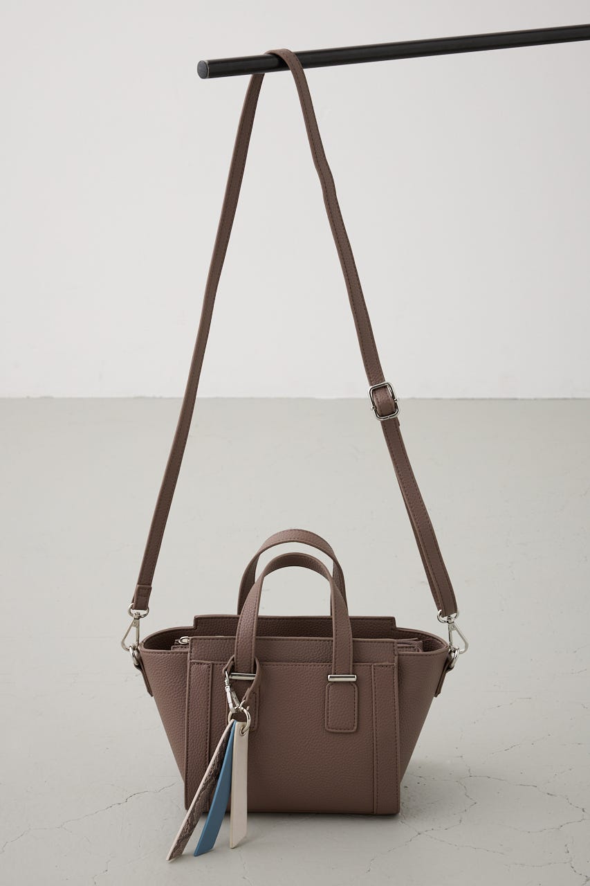 チャームセットトラペイズドバッグ MOCHA FREE