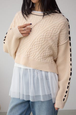 ステッチデザインケーブルニット