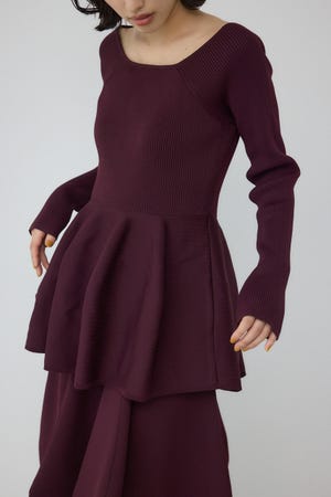 【PLUS】オフショルダーペプラムニット