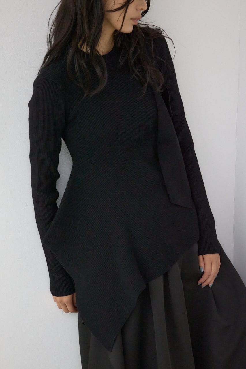 【PLUS】アシンメトリードレープニット BLK FREE