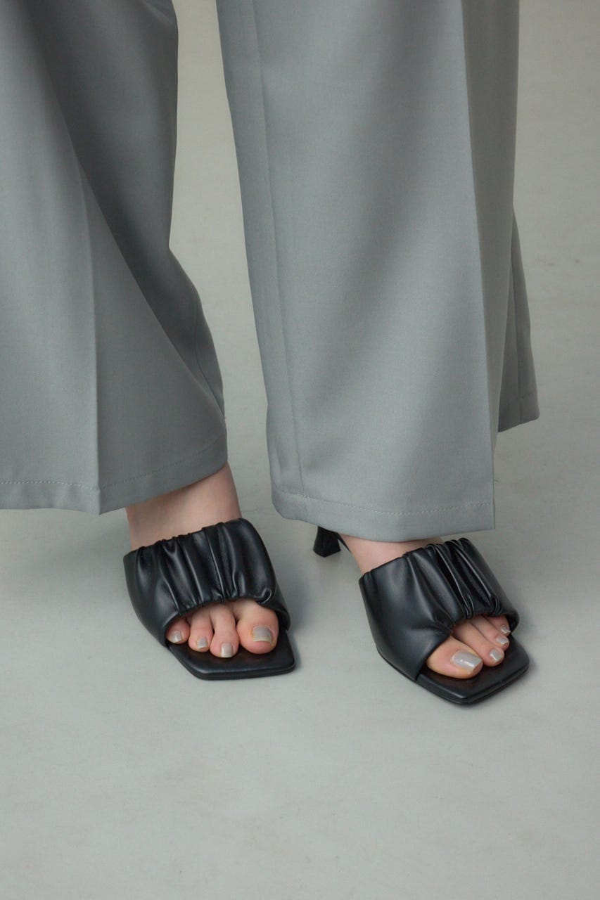 ギャザーストラップスクエアトゥサンダル BLK M