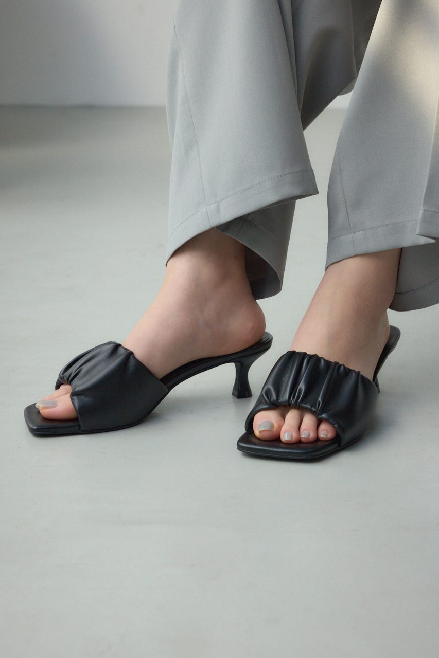 ギャザーストラップスクエアトゥサンダル BLK M