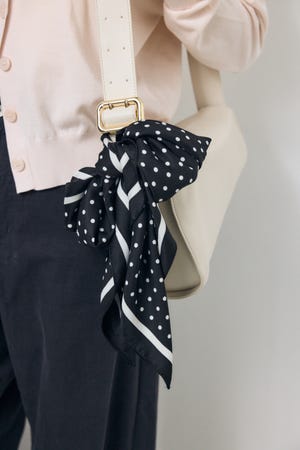 ドット柄スカーフ