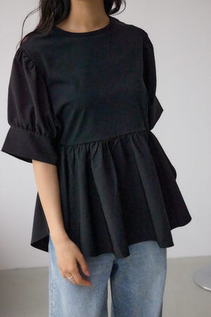 袖カフスペプラムトップス