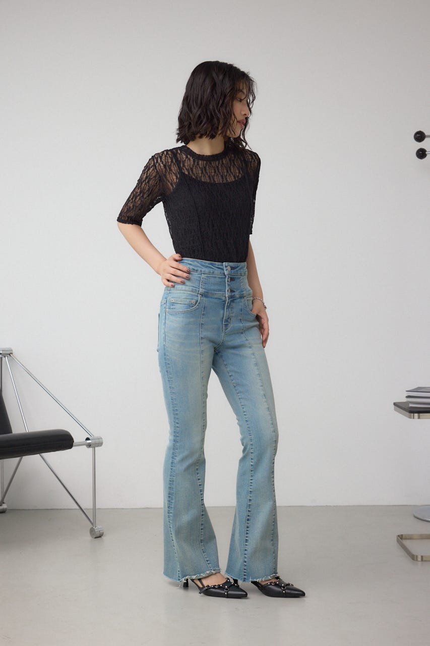 MOUSSY ハイウエスト フレアパンツ デニム AZUL by moussy（アズールバイマウジー）の「HIGH WAIST BUTTON