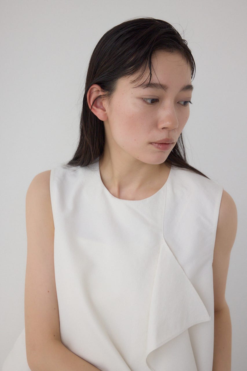 【PLUS】タックギャザーアシンメトリーブラウス/レディース/トップス シャツ　ブラウス  ノースリーブ ブランド AZUL PLUS【SALE】 PLUS（AZUL BY MOUSSY） ブラウス シャツ 「PLUS」タック