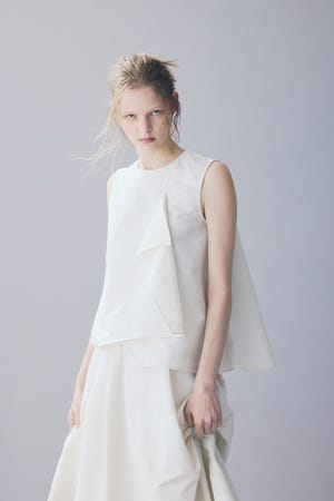 【PLUS】タックギャザーアシンメトリーブラウス