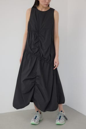 【PLUS】シャーリングボリュームバルーンワンピース