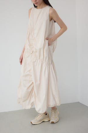 【PLUS】シャーリングボリュームバルーンワンピース