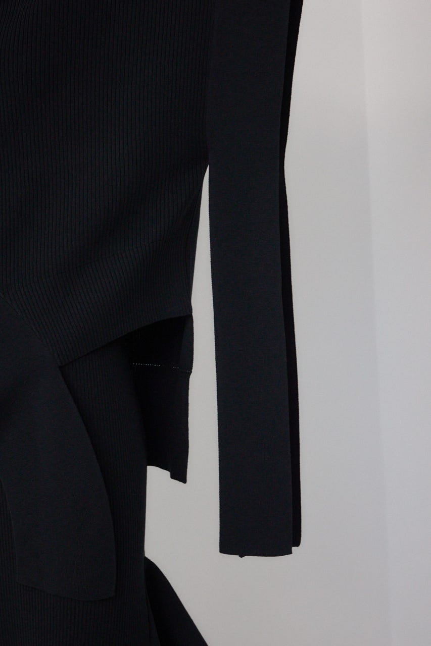 【PLUS】ブロッキングアシンメトリーニットベスト BLK FREE