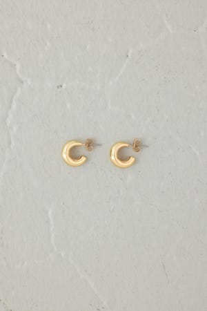 ボリュームミニフープピアス