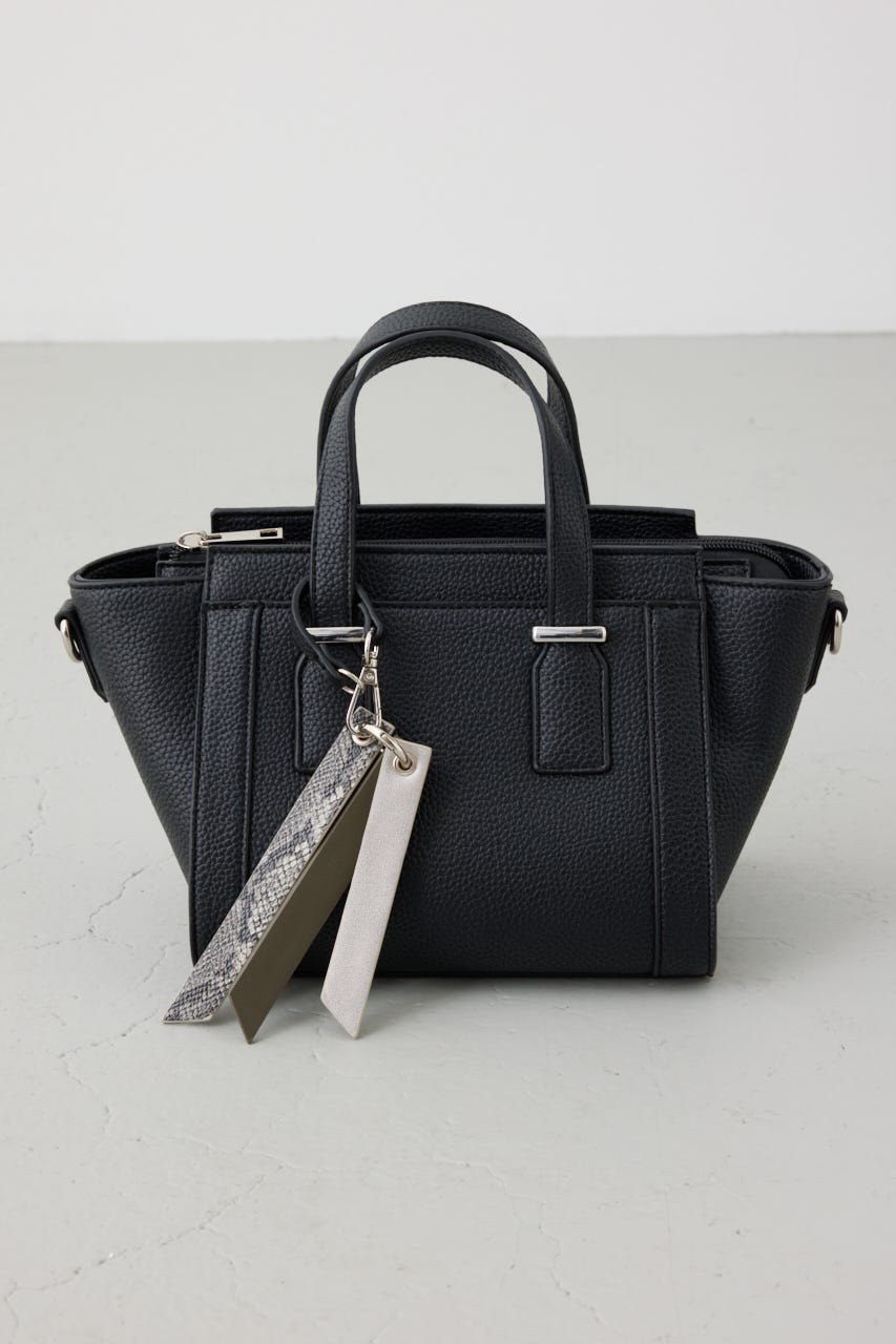 チャームセットトラペイズドバッグ BLK FREE