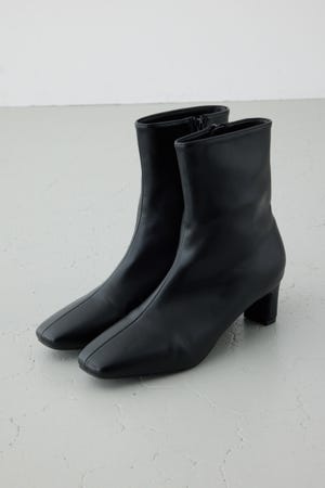 スクエアトゥショートブーツ