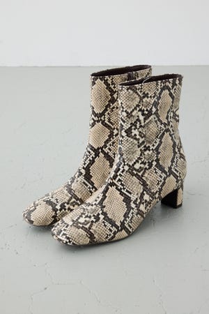 スクエアトゥショートブーツ