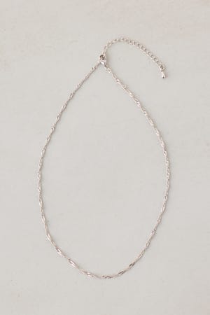 ツイストチェーンネックレス