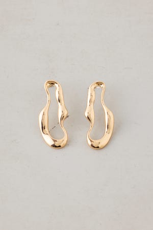 ウェイビーサークルピアス