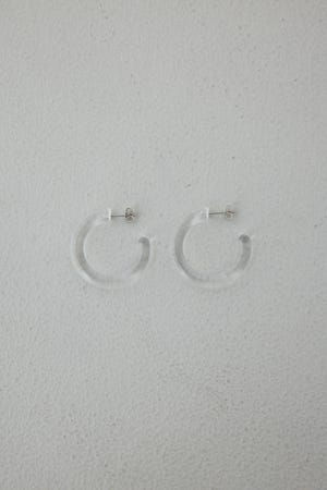 アクリルフープピアス