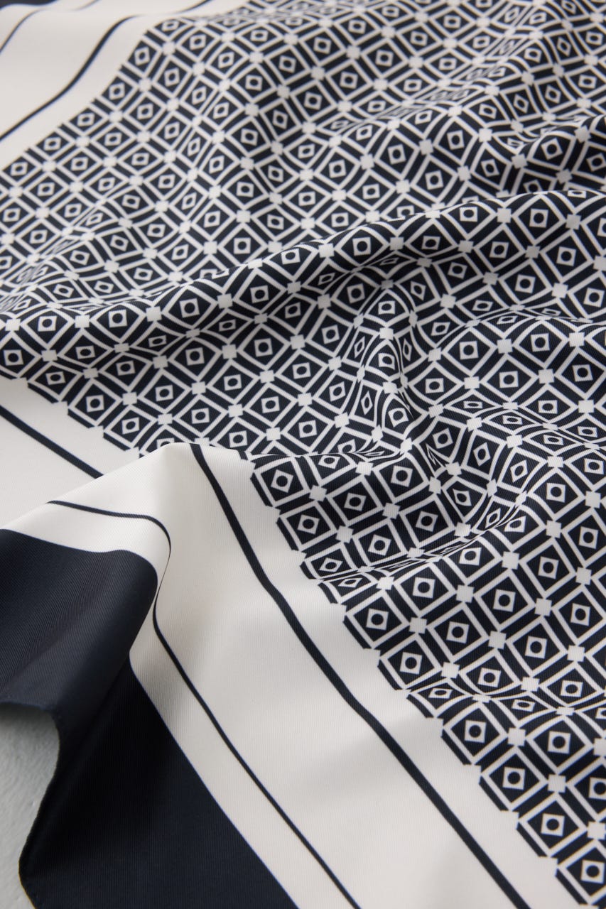 幾何柄スカーフ 柄WHT FREE