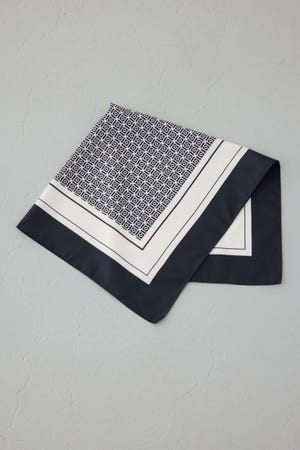 幾何柄スカーフ