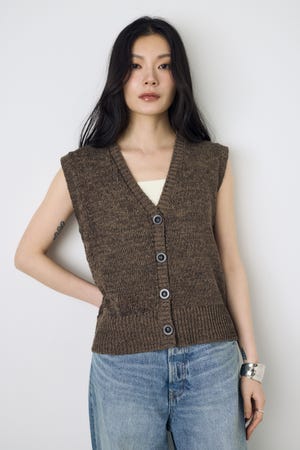 テープヤーンニットジレ