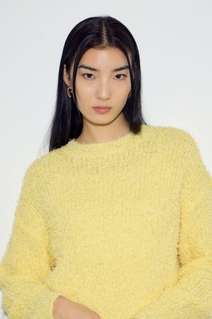 カールヤーンクルーネックニット