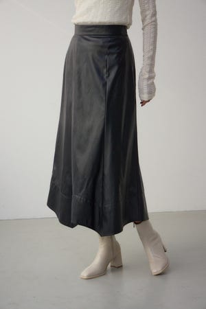 フェイクレザーハンカチーフヘムスカート