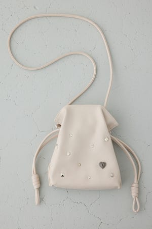 モチーフスタッズドローストリングバッグ