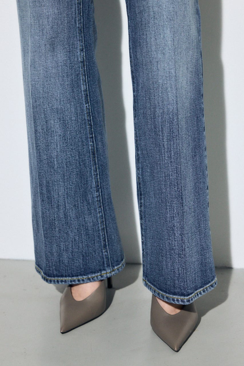 AZUL DENIM センタープレスフレアデニム ショート丈 BLU 25inch