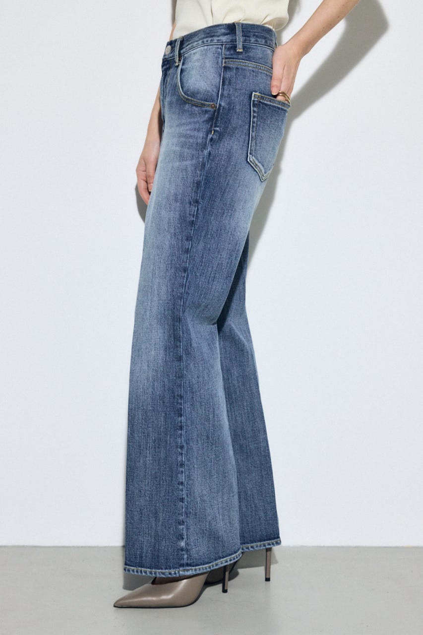 AZUL DENIM センタープレスフレアデニム ショート丈 BLU 25inch