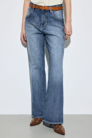 AZUL DENIM センタープレスフレアデニム ショート丈