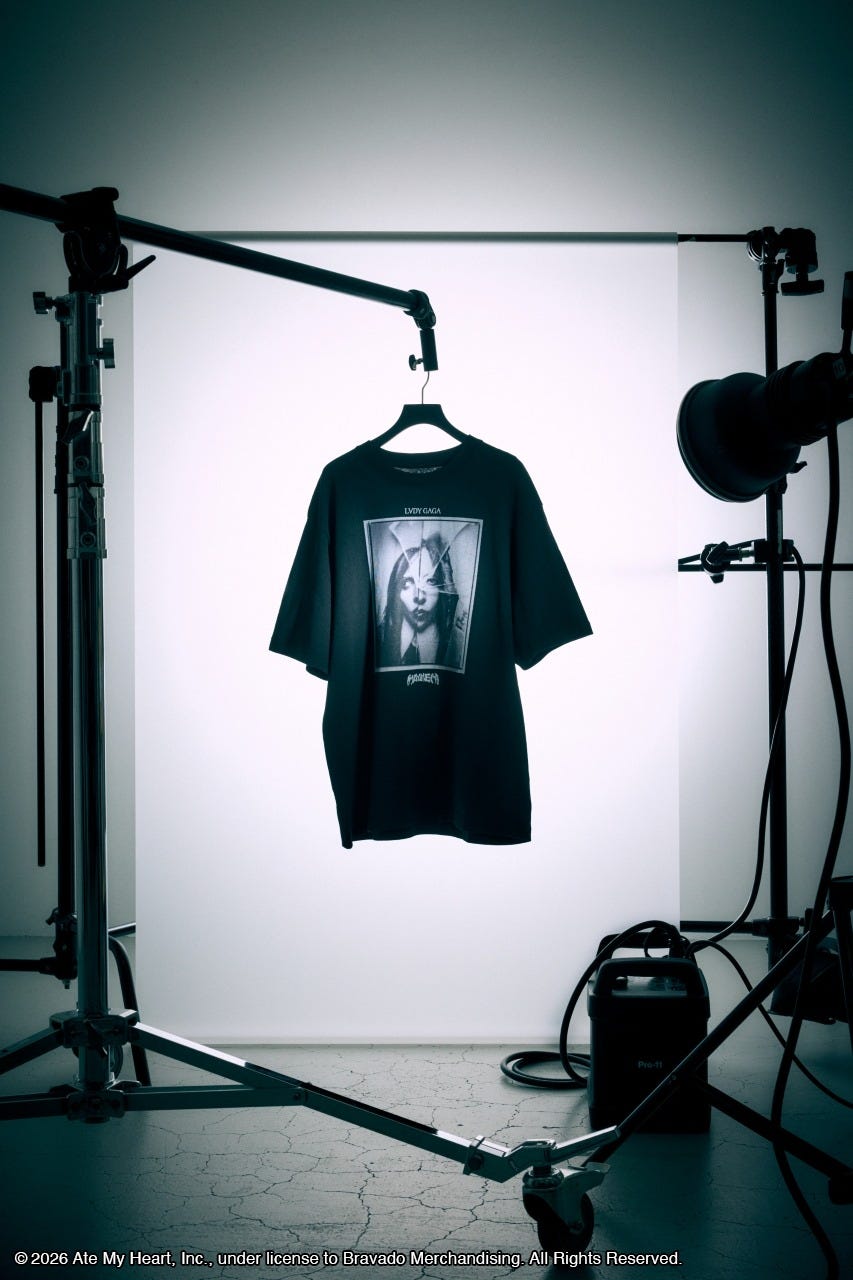 AZUL BY MOUSSY | 《WEB先行予約》【LADY GAGA】ショートスリーブTEE