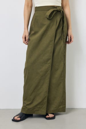 ソフトリネンラップスカート