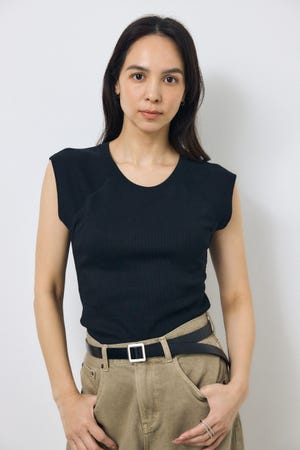 カップ付きノースリーブトップス