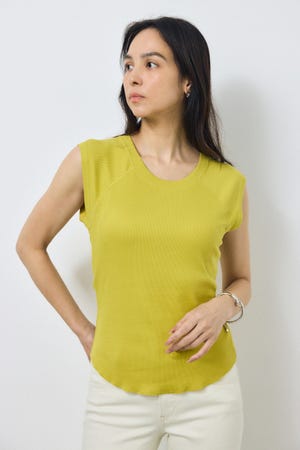 カップ付きノースリーブトップス