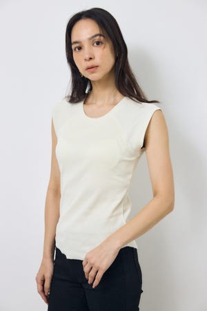 カップ付きノースリーブトップス