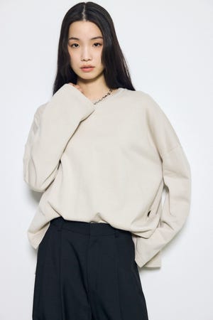 スリットヘムルーズプルオーバー