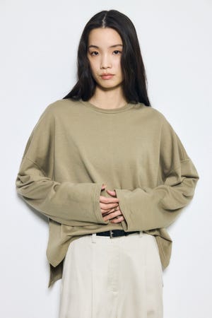 スリットヘムルーズプルオーバー