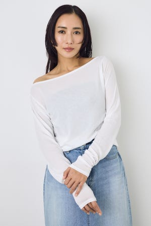 シアーカットオフショルトップス