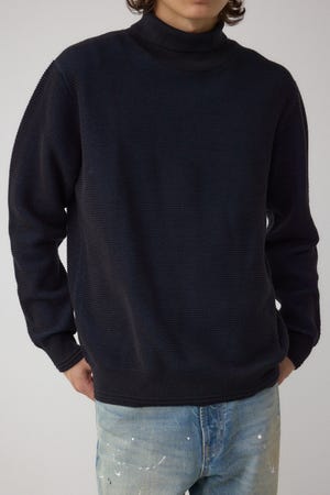 ハニカムタートルネックニット