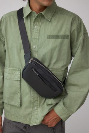 ヴィンテージフェイクレザーボディバッグ