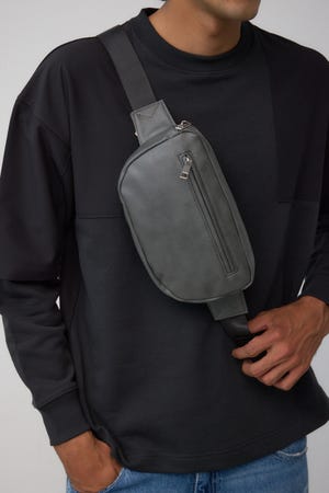 ヴィンテージフェイクレザーボディバッグ