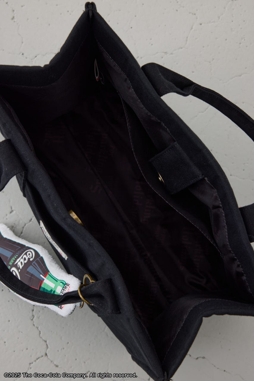 【Coca-Cola（R）｜AZUL】スクエアトートバッグ BLK FREE
