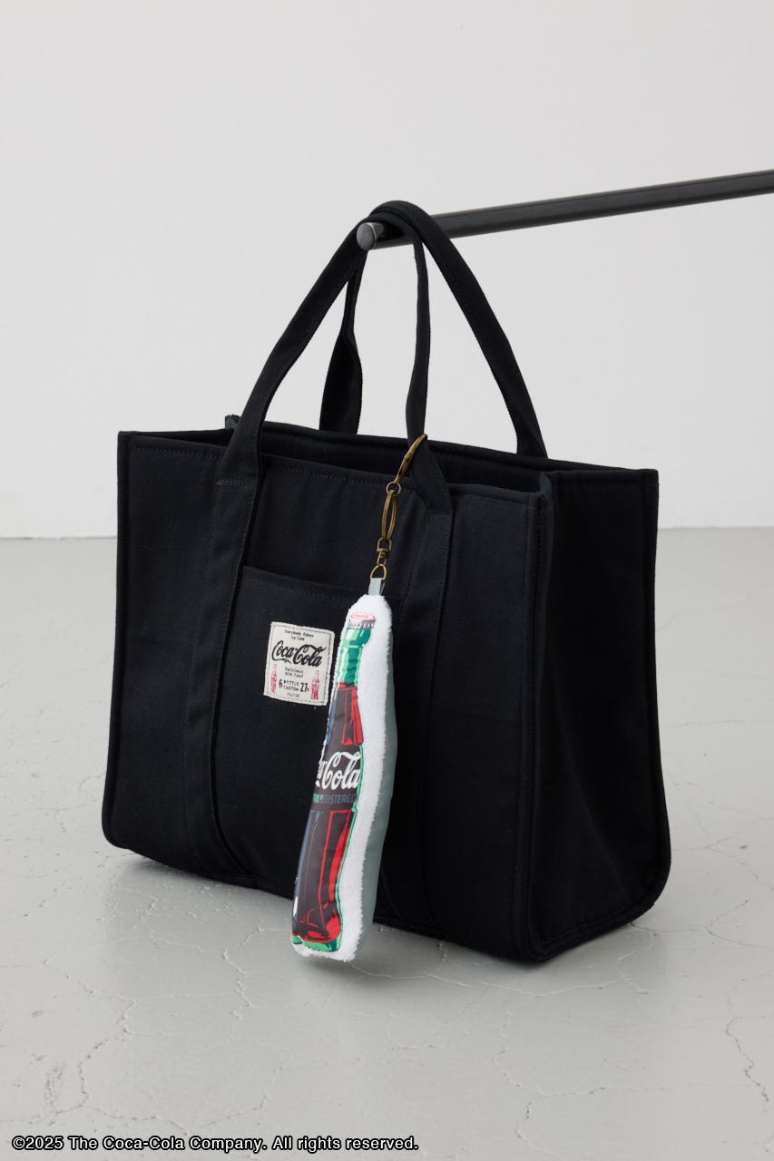 【Coca-Cola（R）｜AZUL】スクエアトートバッグ BLK FREE